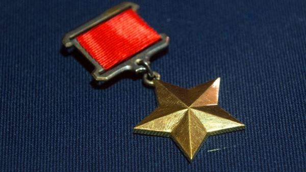 Служба в СС, обман, кража. За что лишали звания Героя Советского Союза?