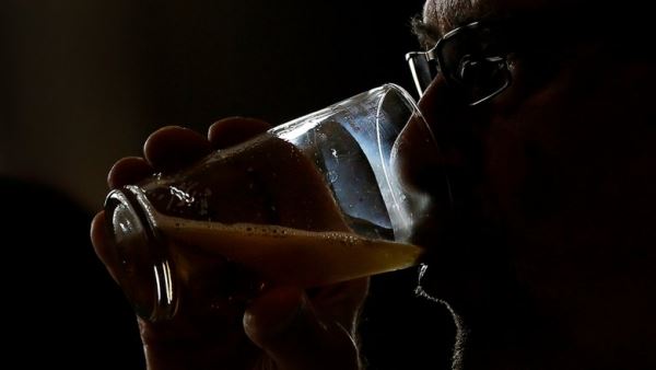 Алкоголь продолжает разрушать мозг как минимум полтора месяца после того, как вы бросили пить